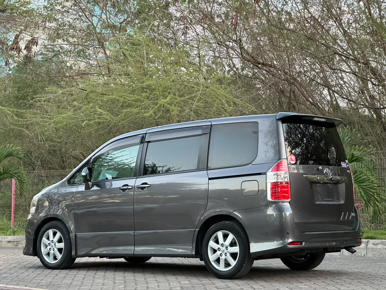 TOYOTA NOAH NEW thumbnail 11
